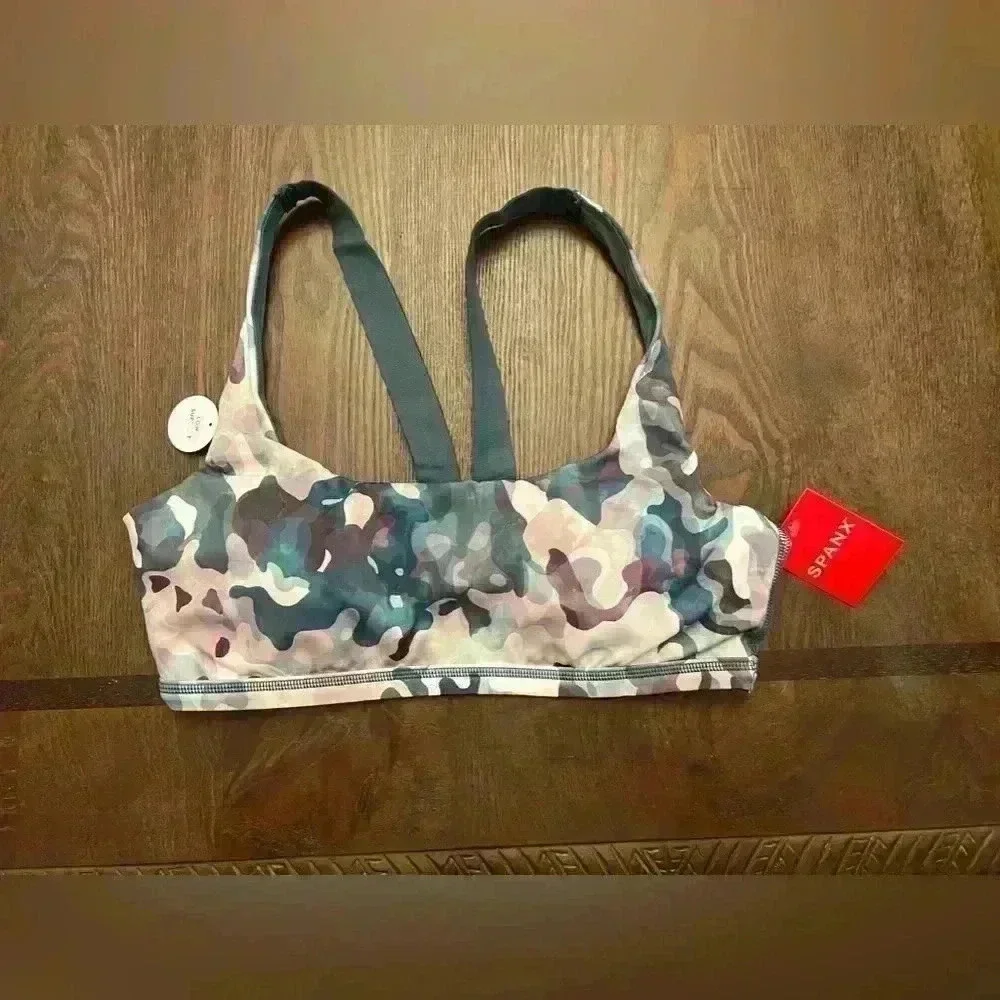 NWT Spanx Printed Low Impact Sports Bra Camouflage Green Padded Slip On Low - Picture 4 of 6